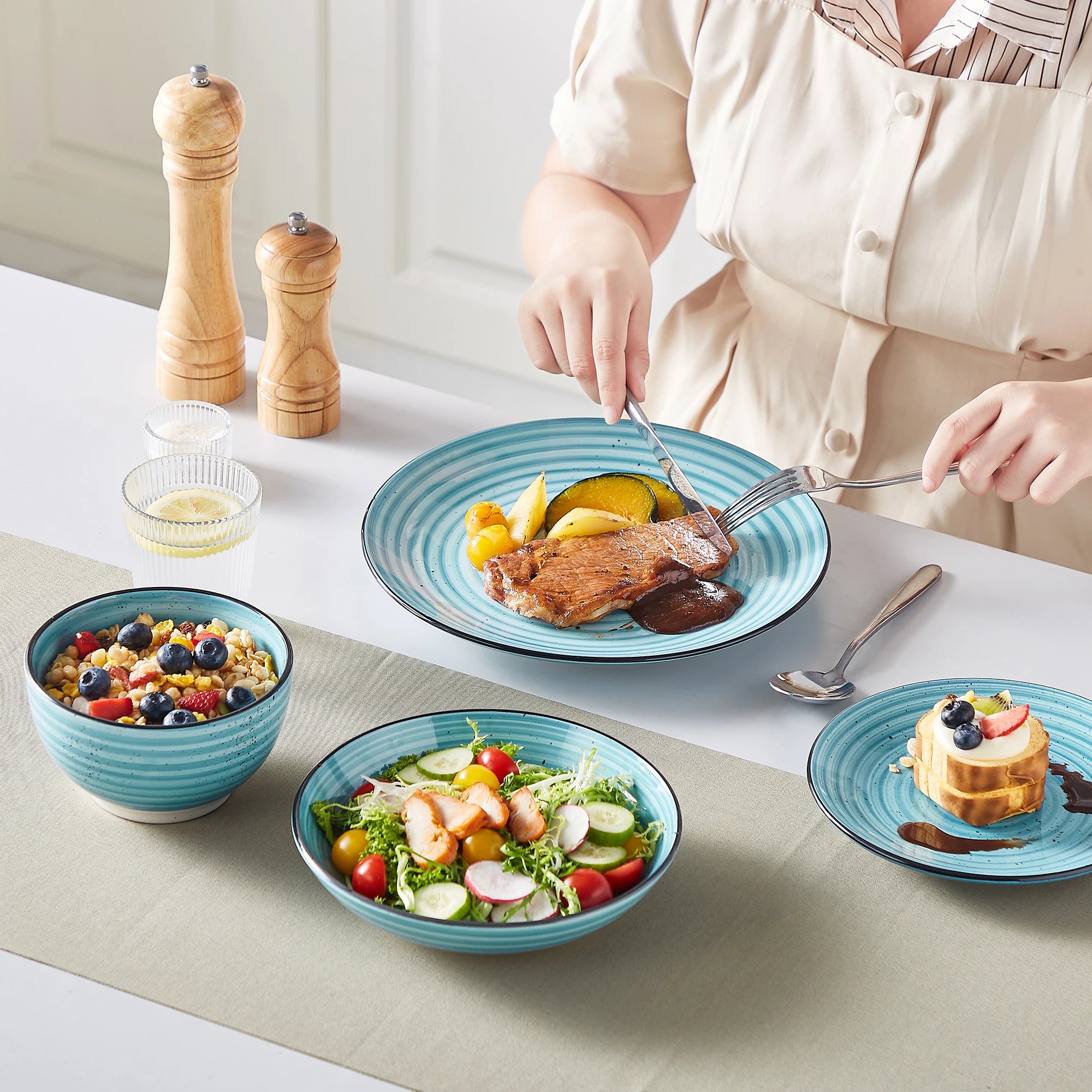 vancasso 24/48 Piece Blue Plates Dinner Sets Two-Sided Dinnerware Sets Handpainted Spiral With 6 Dinner Plate/Dessert/Soup/Bowl